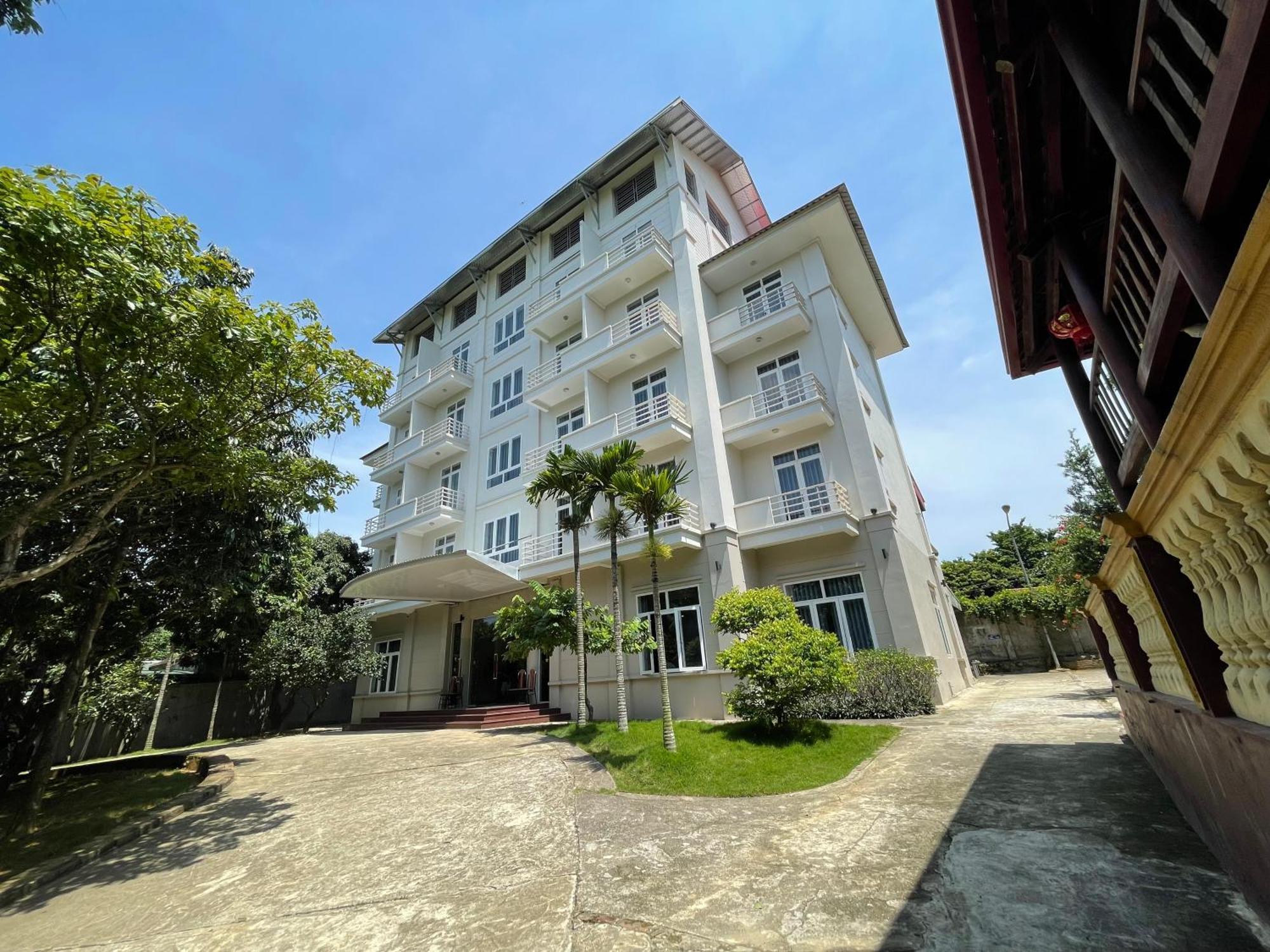 Thien Binh Hotel Hòa Bình Extérieur photo